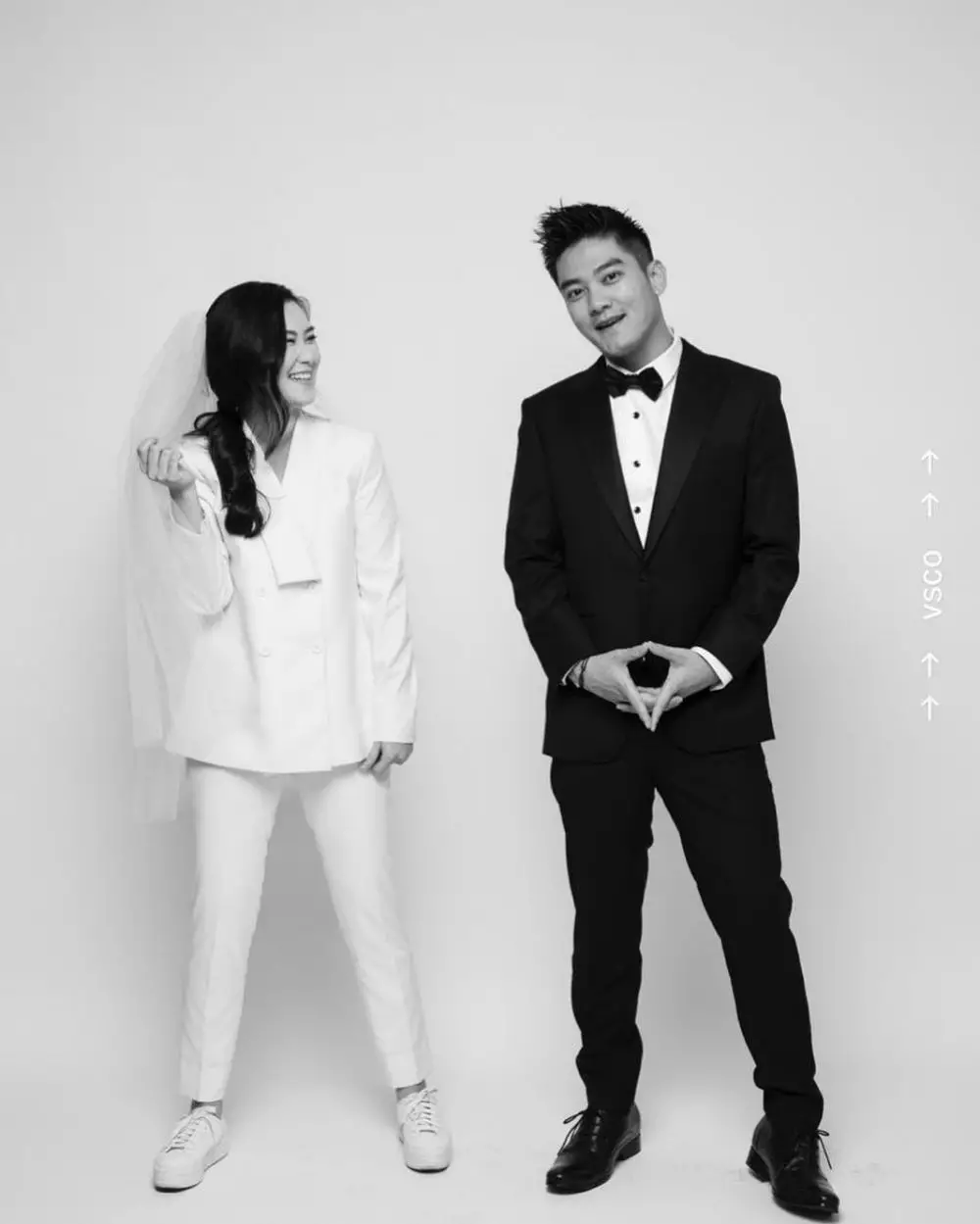 Pesona 8 kekasih seleb tampan saat kenakan baju adat © 2020 brilio.net Pesona 8 kekasih seleb tampan saat kenakan baju adat © 2020 brilio.net