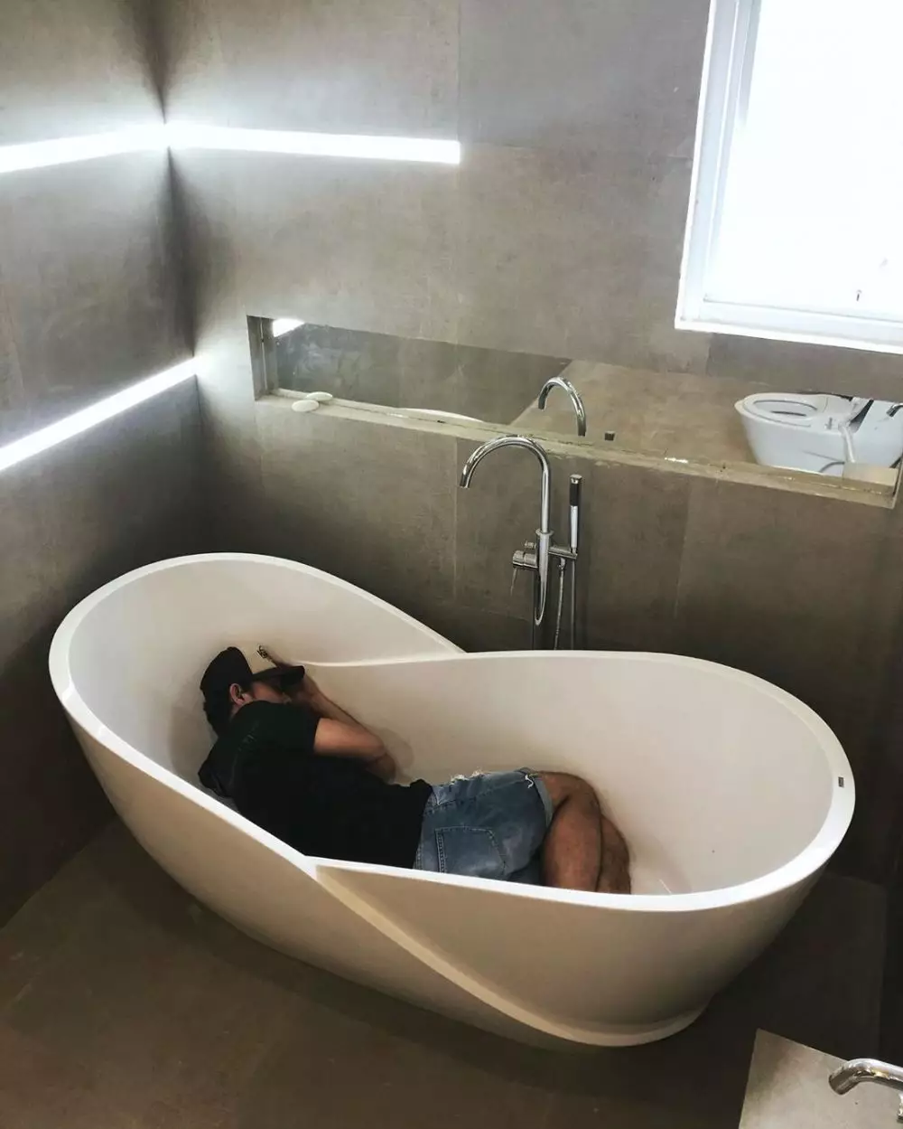 pose lucu denny sumargo  Instagram