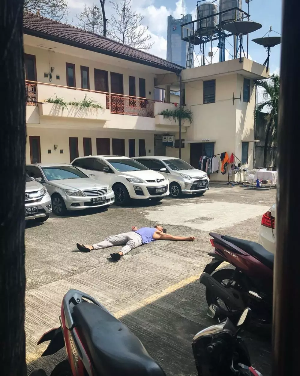 pose lucu denny sumargo  Instagram