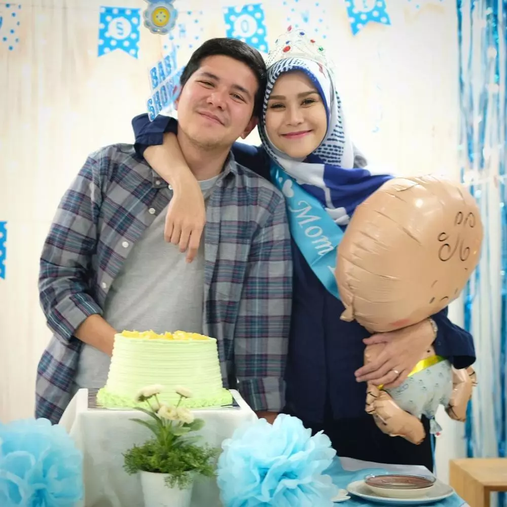 Pasangan kakak adik ini main sinetron bareng © 2020 brilio.net Pasangan kakak adik ini main sinetron bareng © 2020 brilio.net