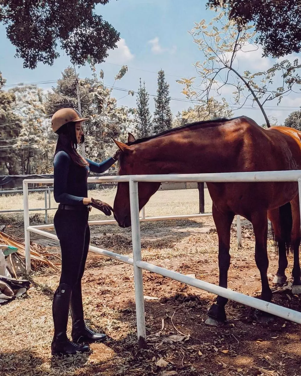 anya geraldine berkuda Instagram