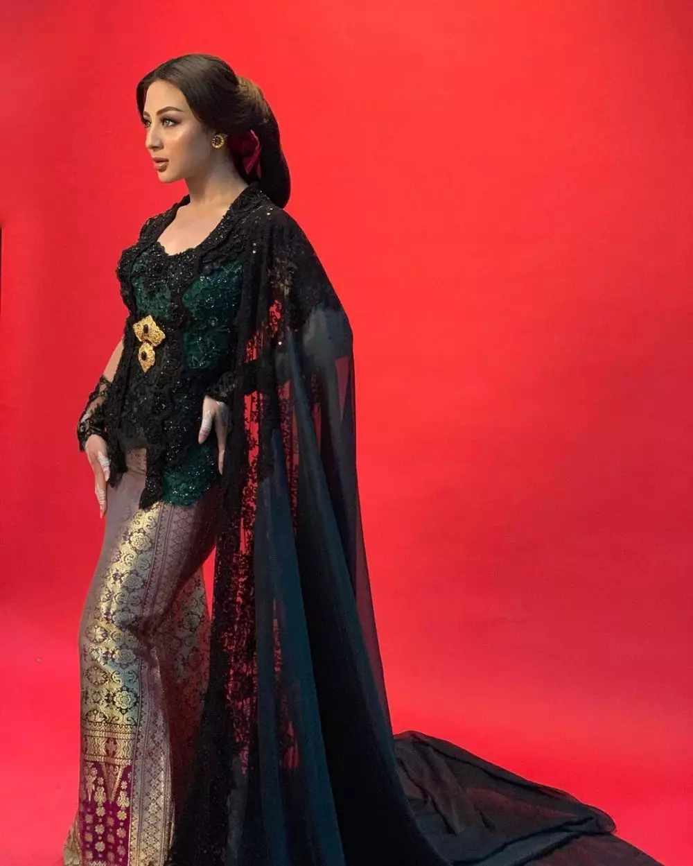 Pesona Margin Wieheerm dalam balutan baju adat © 2020 brilio.net