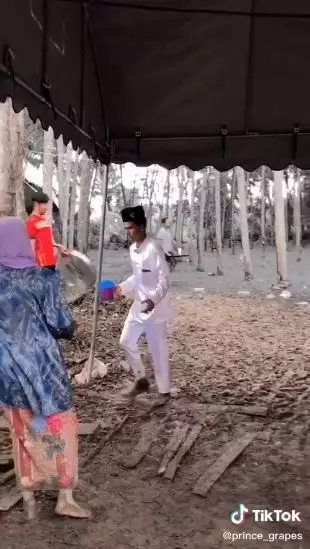 mempelai jadi pelayan sendiri Berbagai sumber mempelai jadi pelayan sendiri Berbagai sumber