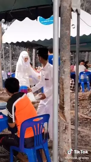 mempelai jadi pelayan sendiri Berbagai sumber mempelai jadi pelayan sendiri Berbagai sumber