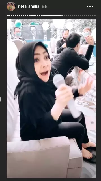ultah suami Rieta © 2020 brilio.net ultah suami Rieta © 2020 brilio.net
