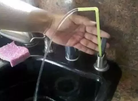 potret aneh keran air  Berbagai Sumber potret aneh keran air  Berbagai Sumber