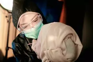 Mengenal dokter muda yang juga seorang make up artis dan entrepreneur