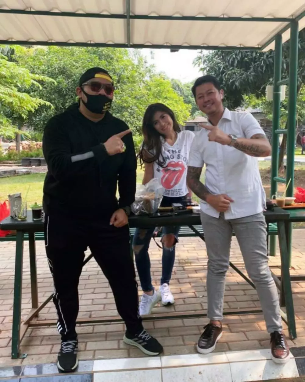 Potret romantis Angela Lee dan Alexander © 2020 brilio.net Potret romantis Angela Lee dan Alexander © 2020 brilio.net