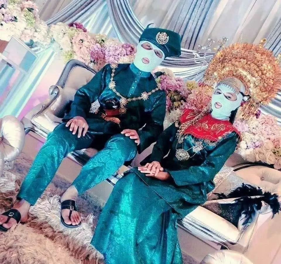 aksi nyeleneh di pelaminan Berbagai sumber aksi nyeleneh di pelaminan Berbagai sumber