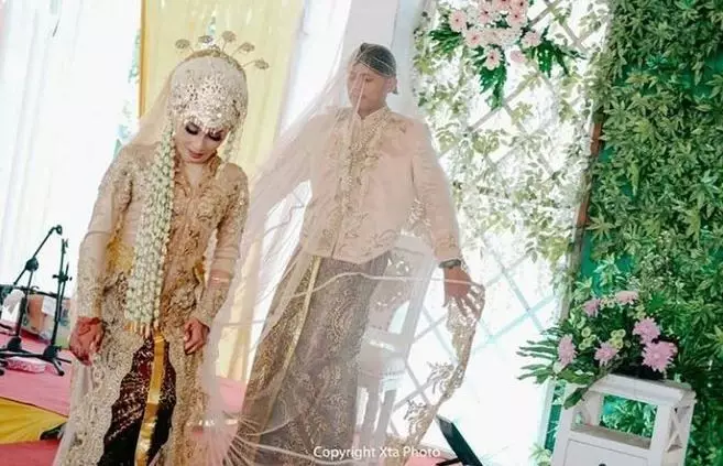 aksi nyeleneh di pelaminan Berbagai sumber aksi nyeleneh di pelaminan Berbagai sumber