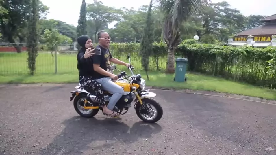 momen Sule Nathalie boncengan  © YouTube momen Sule Nathalie boncengan  © YouTube