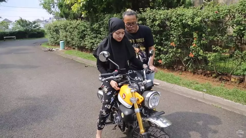 momen Sule Nathalie boncengan  © YouTube momen Sule Nathalie boncengan  © YouTube