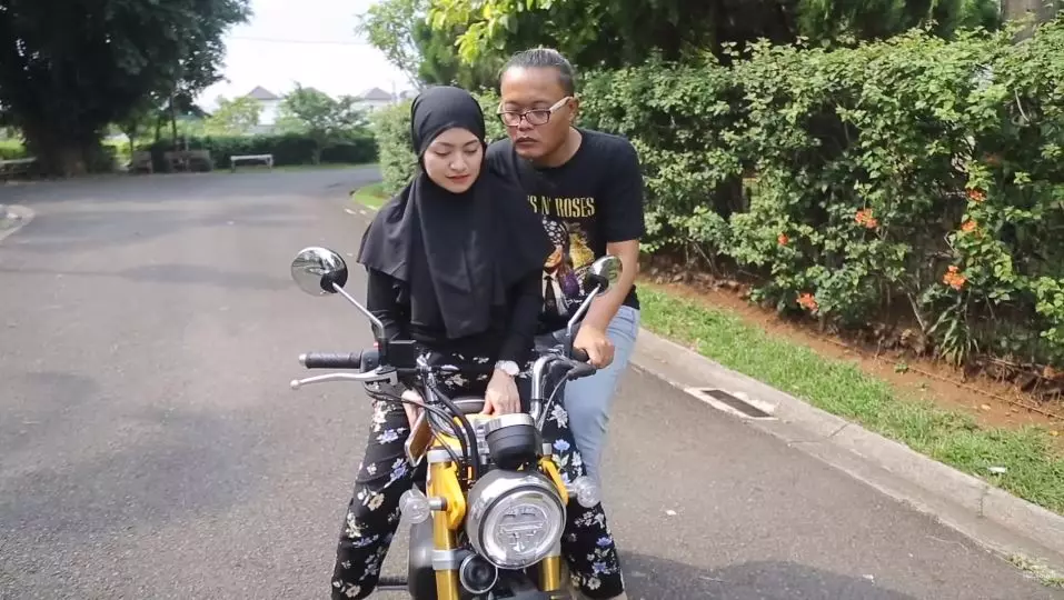 momen Sule Nathalie boncengan  © YouTube momen Sule Nathalie boncengan  © YouTube