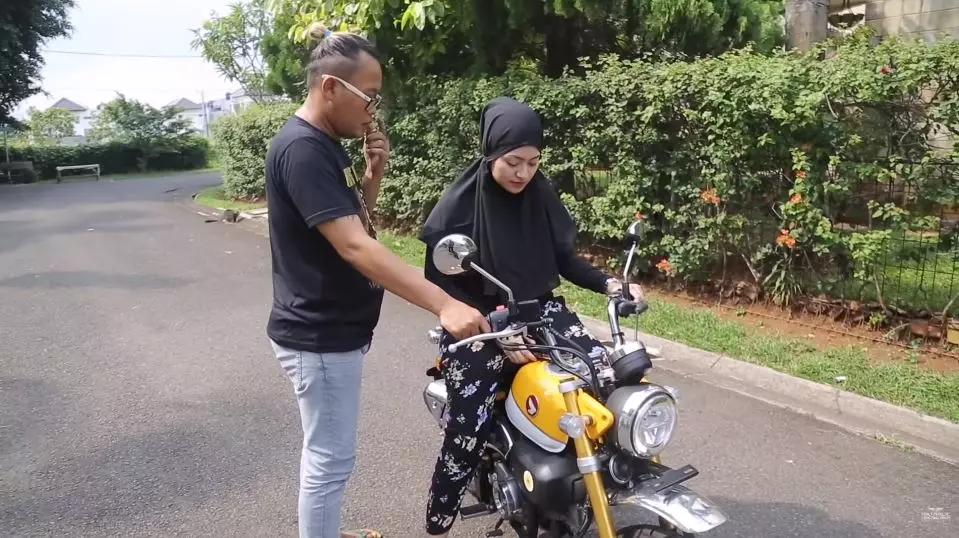 momen Sule Nathalie boncengan  © YouTube momen Sule Nathalie boncengan  © YouTube