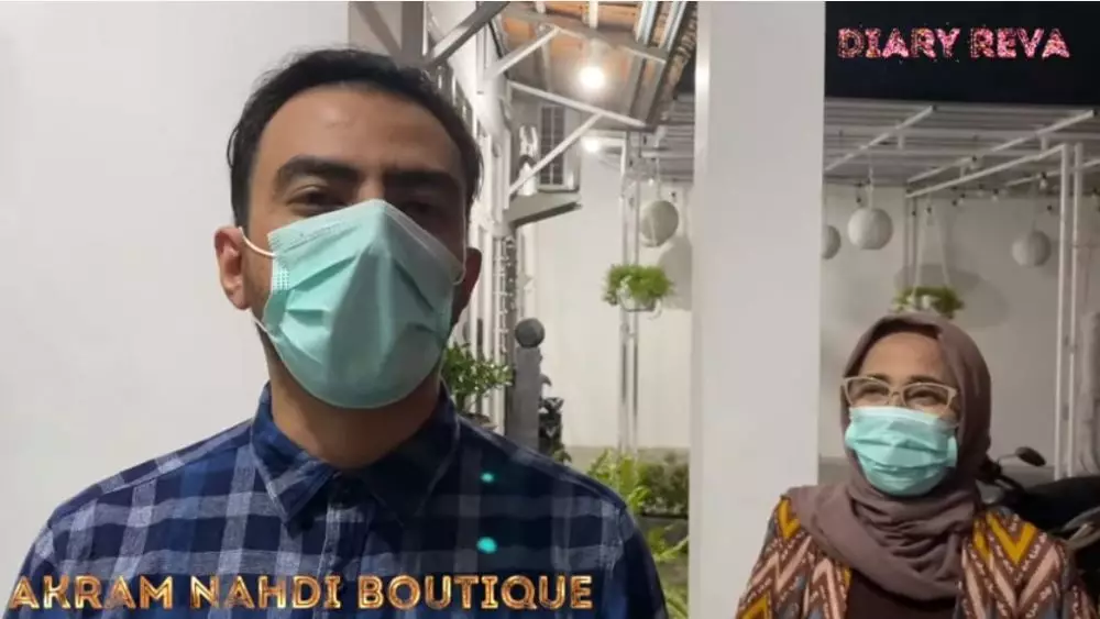 Reza DA fitting baju © Instagram Reza DA fitting baju © Instagram
