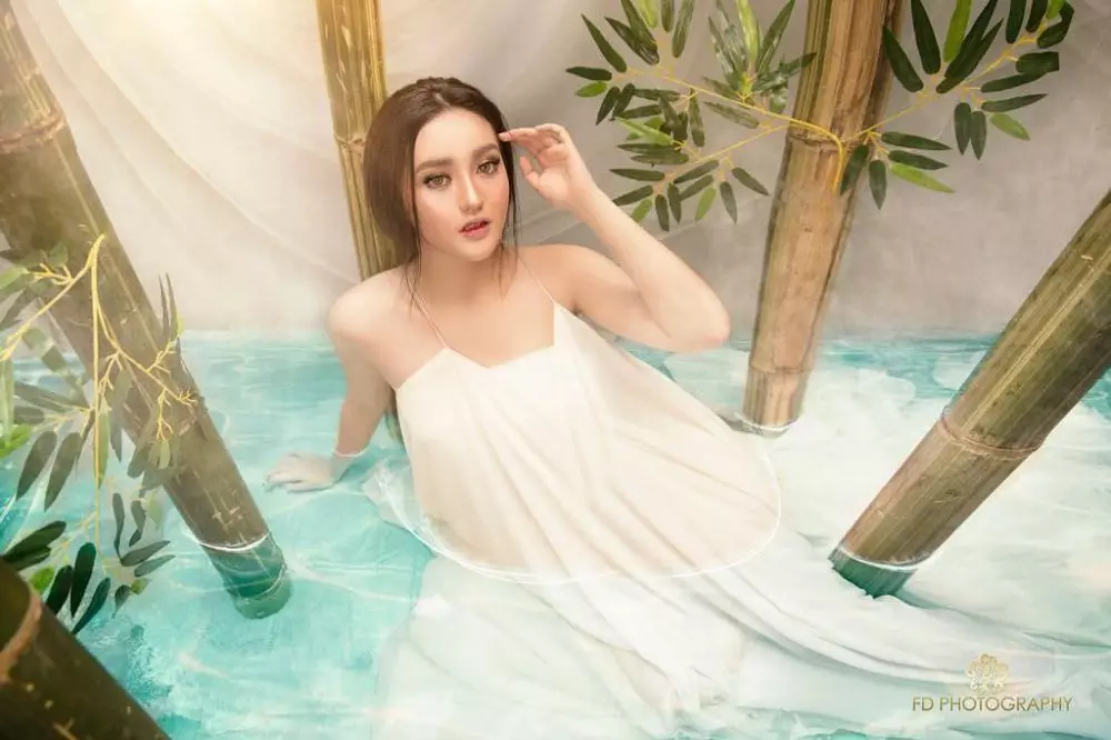 pemotretan 10 seleb berkonsep bak bidadari © 2020 brilio.net pemotretan 10 seleb berkonsep bak bidadari © 2020 brilio.net