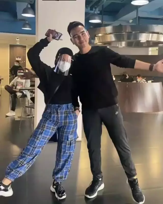 kedekatan Putri dan Hari Instagram kedekatan Putri dan Hari Instagram