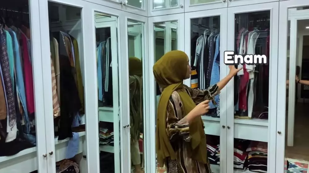 walk in closet Citra Kirana © YouTube walk in closet Citra Kirana © YouTube