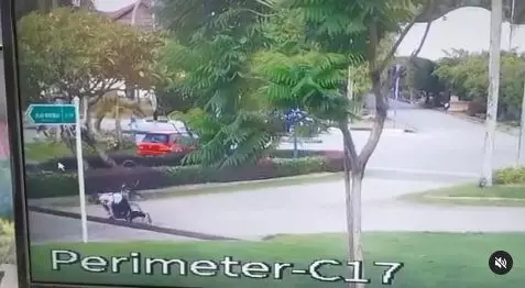 pesepeda jatuh usai ban tersangkut  © Instagram