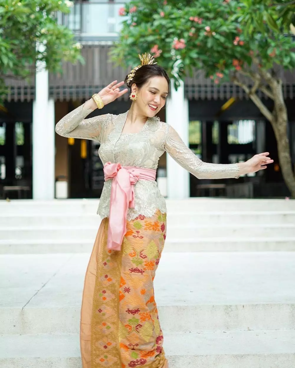 Shandy Aulia pakai kebaya Bali  © Instagram Shandy Aulia pakai kebaya Bali  © Instagram