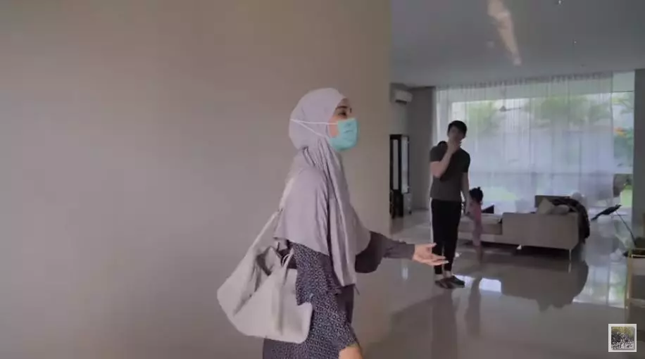 rumah sementara Zaskia Sungkar © YouTube