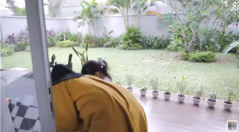 rumah sementara Zaskia Sungkar © YouTube