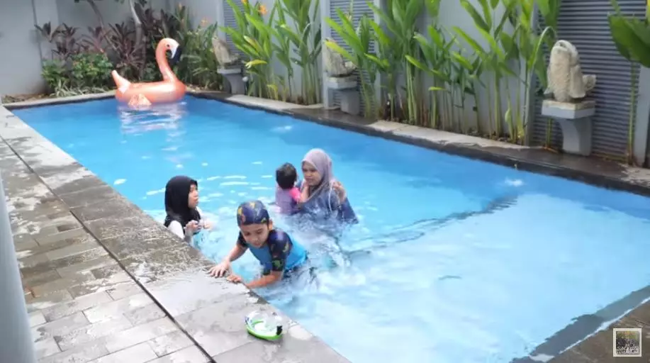 rumah sementara Zaskia Sungkar © YouTube