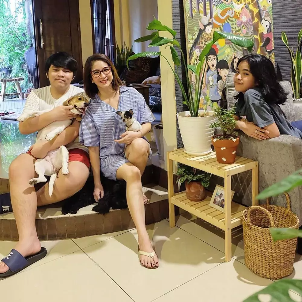 Potret rumah Novita Angie © Instagram Potret rumah Novita Angie © Instagram