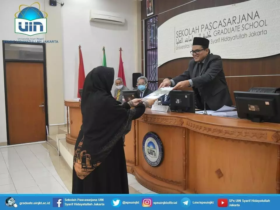 momen oki setiana dewi raih gelar doktor © Instagram momen oki setiana dewi raih gelar doktor © Instagram