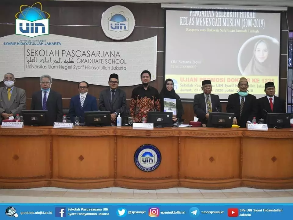 momen oki setiana dewi raih gelar doktor © Instagram momen oki setiana dewi raih gelar doktor © Instagram