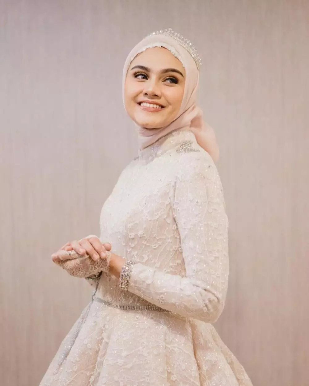 zee zee shahab pakai makeup tebal © Instagram