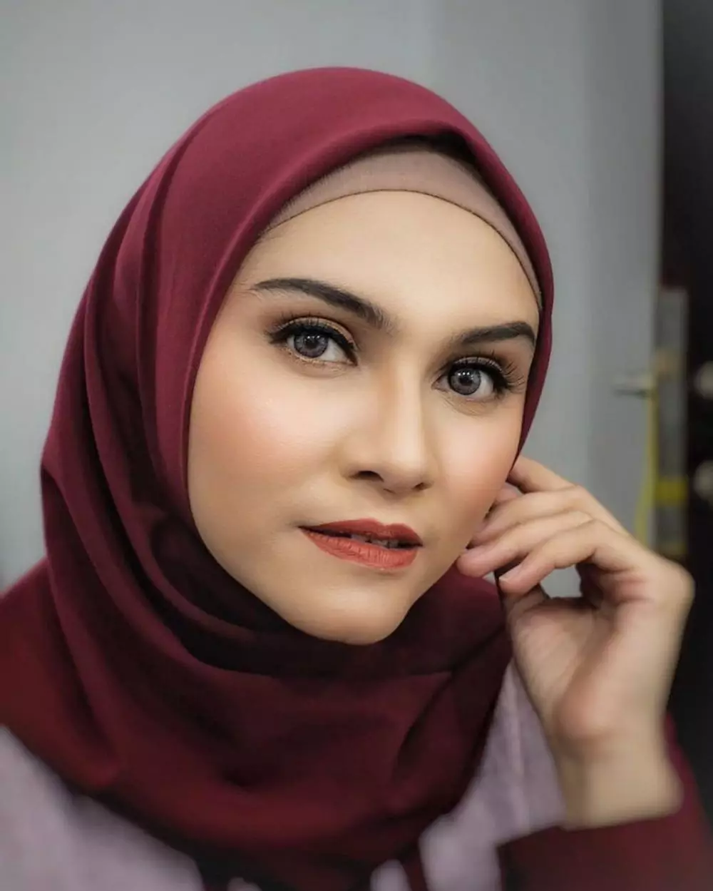 zee zee shahab pakai makeup tebal © Instagram