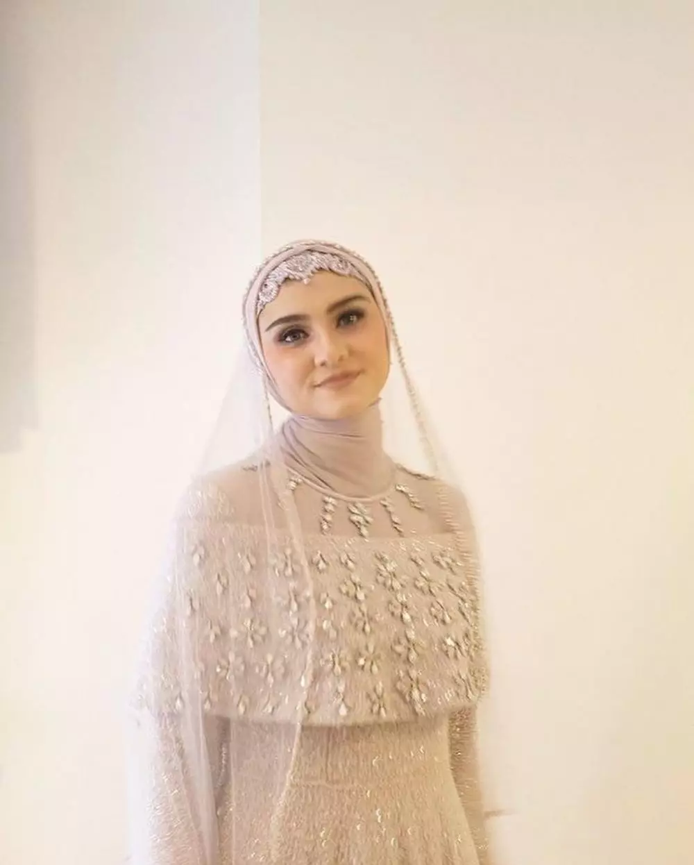 zee zee shahab pakai makeup tebal © Instagram