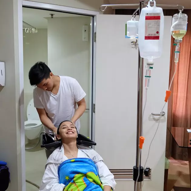 Perlakuan manis Glenn ke Chelsea © Instagram Perlakuan manis Glenn ke Chelsea © Instagram