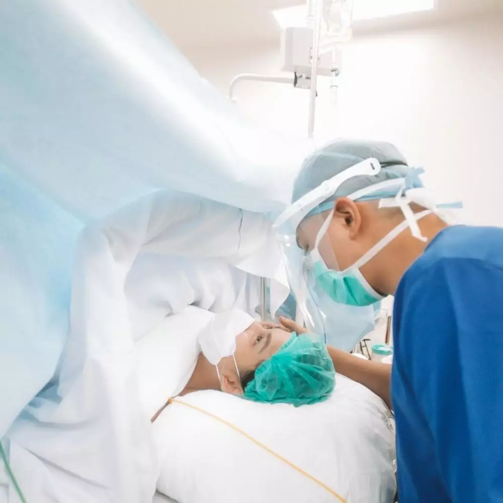 Perlakuan manis Glenn ke Chelsea © Instagram Perlakuan manis Glenn ke Chelsea © Instagram