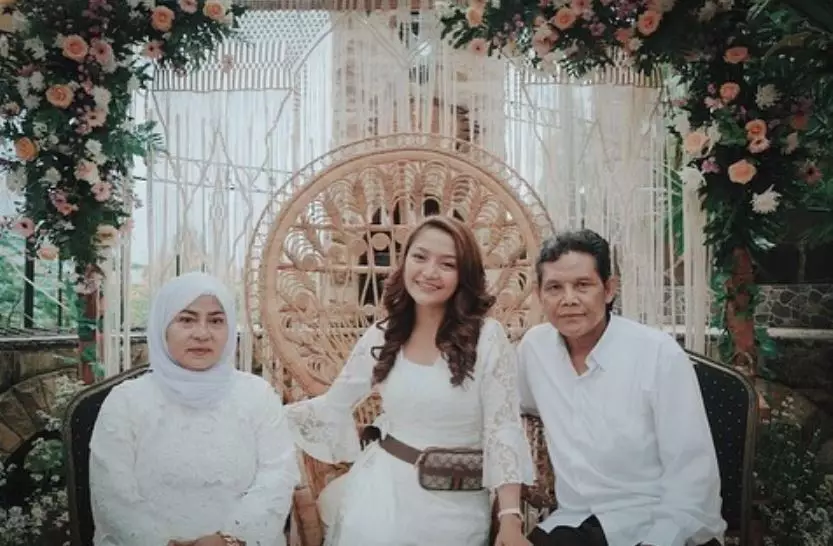 seleb hadiahi mobil untuk orangtua © berbagai sumber