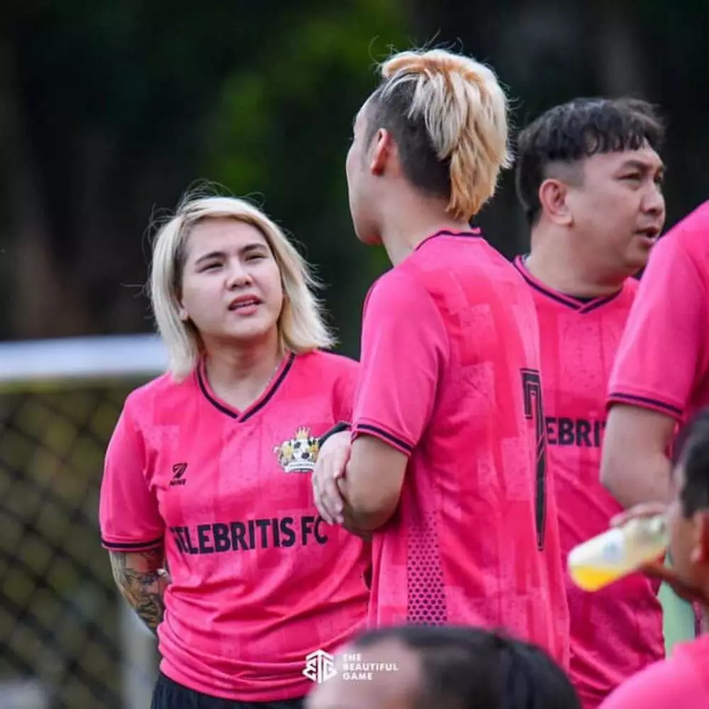 Evelyn Nada Anjani main sepakbola © Instagram