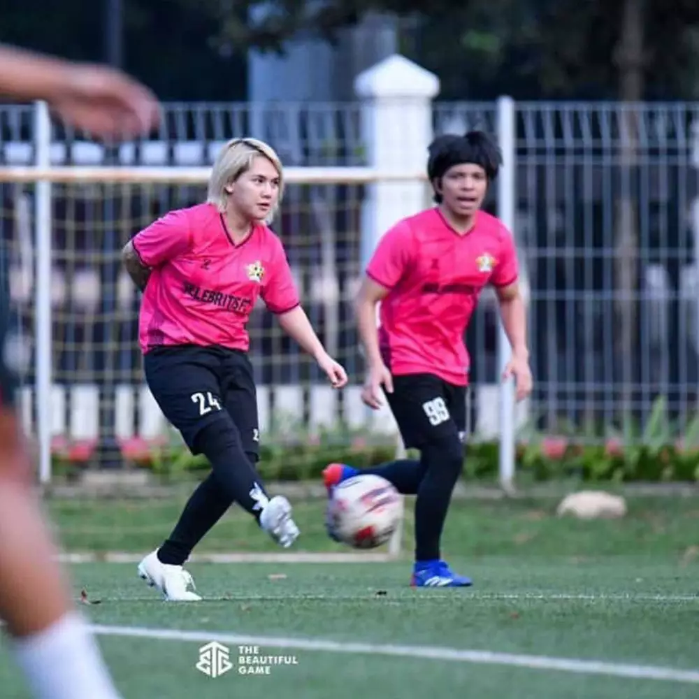 Evelyn Nada Anjani main sepakbola © Instagram