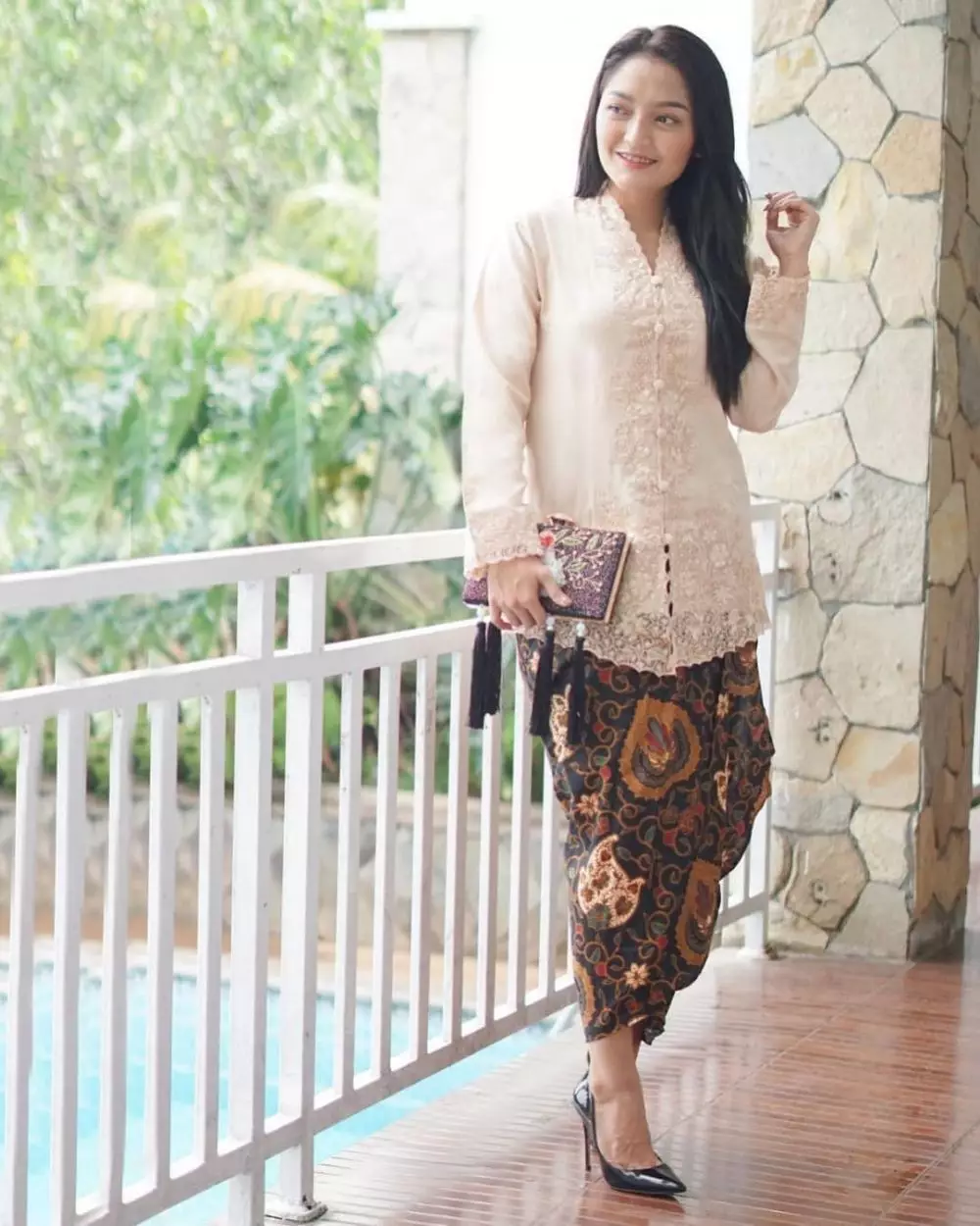 pedangdut dalam balutan kebaya Instagram