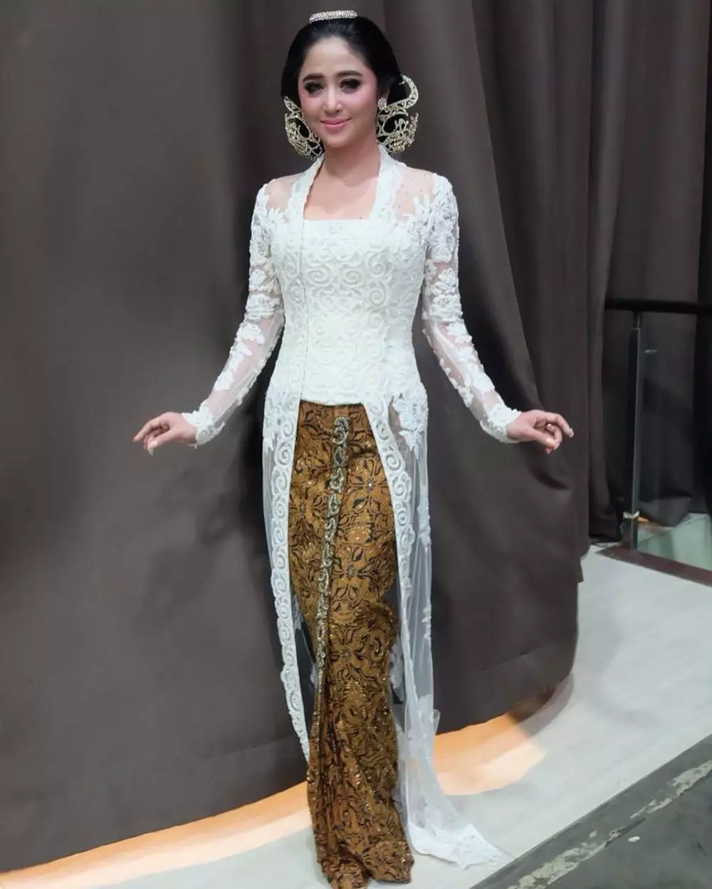 pedangdut dalam balutan kebaya Instagram