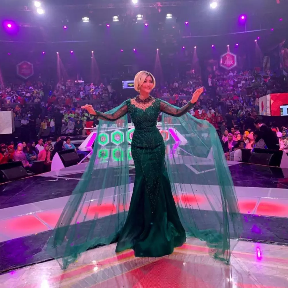 pedangdut dalam balutan kebaya Instagram