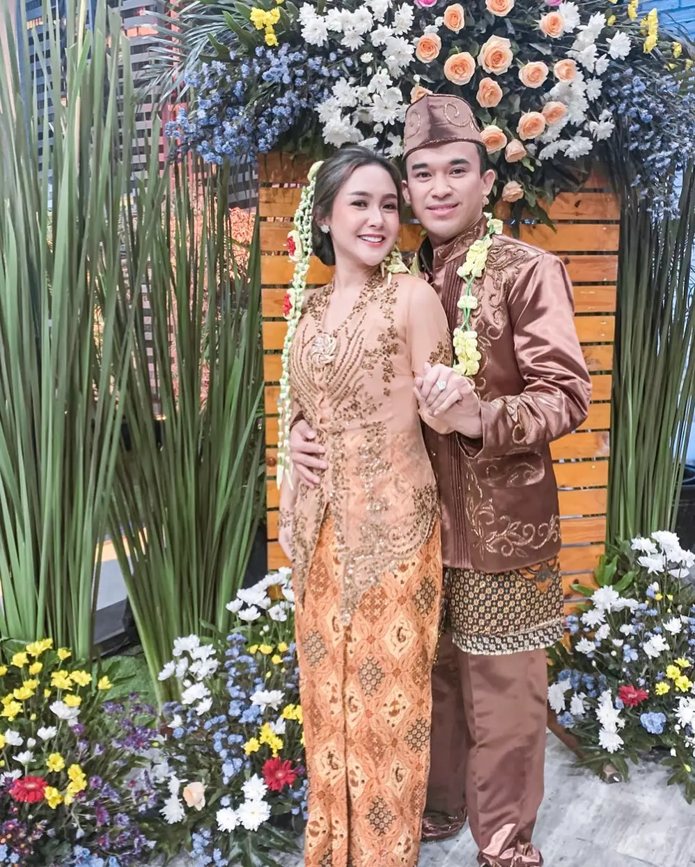 pedangdut dalam balutan kebaya Instagram