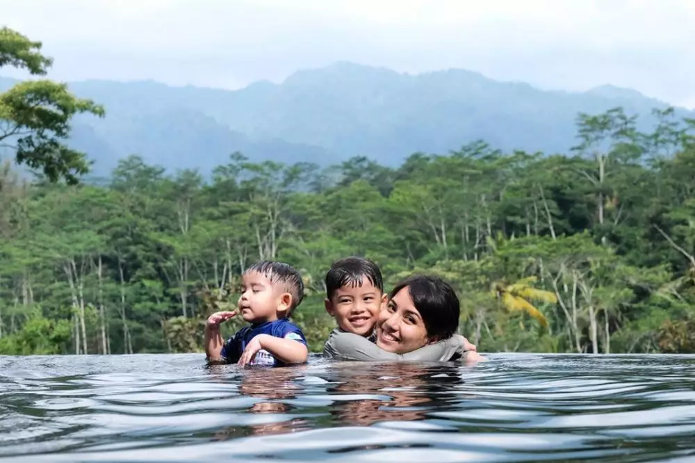 Potret liburan Tya Ariestya ke Magelang dan Jogjakarta Instagram