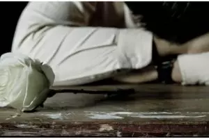 40 Kata-kata bijak introspeksi diri dalam hubungan, bikin hati peka