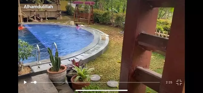 Halaman belakang Ustaz Riza berbagai sumber