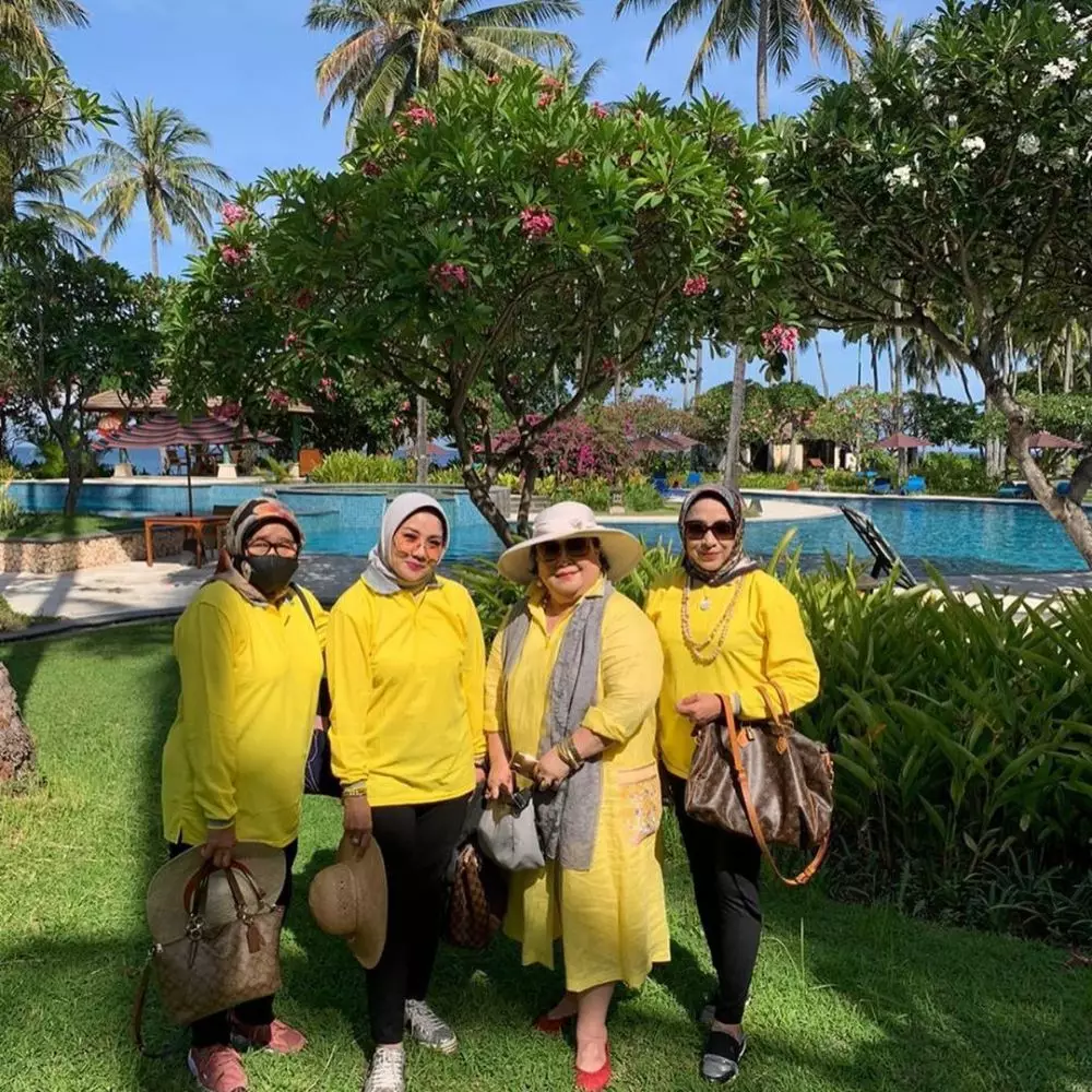 ibunda Nikita Willy dan besan Instagram ibunda Nikita Willy dan besan Instagram