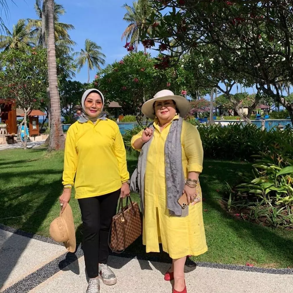 ibunda Nikita Willy dan besan Instagram ibunda Nikita Willy dan besan Instagram