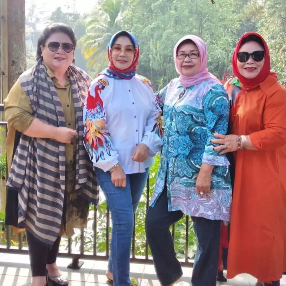 ibunda Nikita Willy dan besan Instagram ibunda Nikita Willy dan besan Instagram