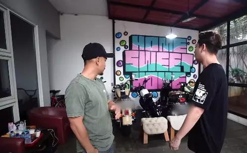 Potret garasi Wendi Cagur  © YouTube