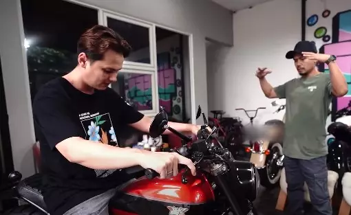 Potret garasi Wendi Cagur  © YouTube